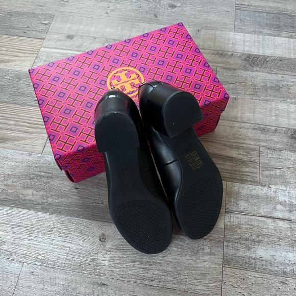 Tory Burch 50MM Pump with Gold Logo - Picture 5 of 6